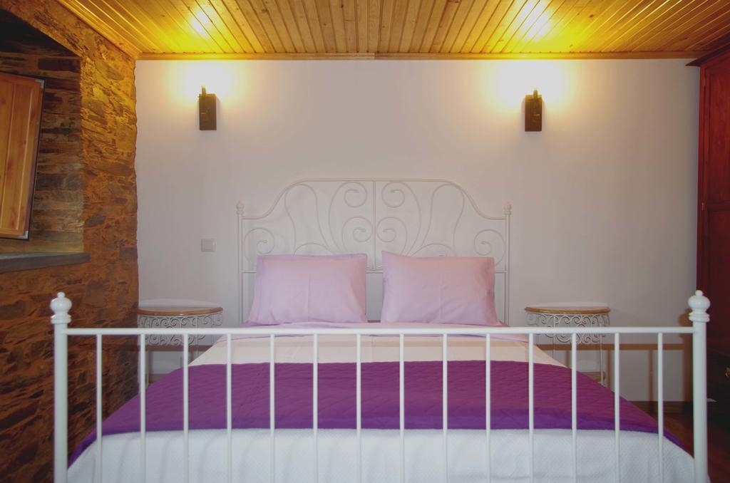 Hostal Casas Do Sinhel Cha de Alvares Exterior foto