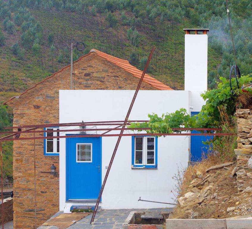 Hostal Casas Do Sinhel Cha de Alvares Exterior foto