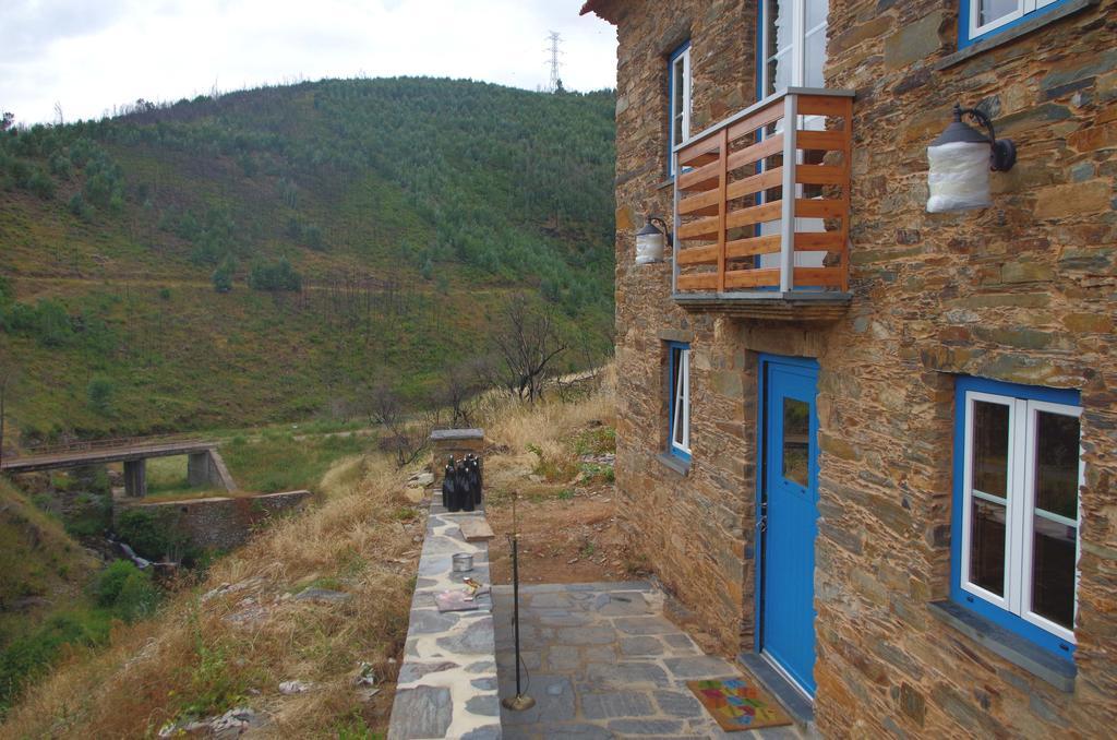 Hostal Casas Do Sinhel Cha de Alvares Exterior foto